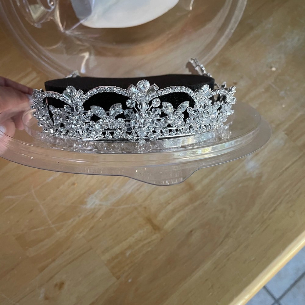 Special event crown